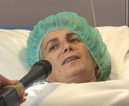 Pas 20 vitesh martesë, 50 vjeçarja Fatime Mustafa bëhet nënë për herë të parë